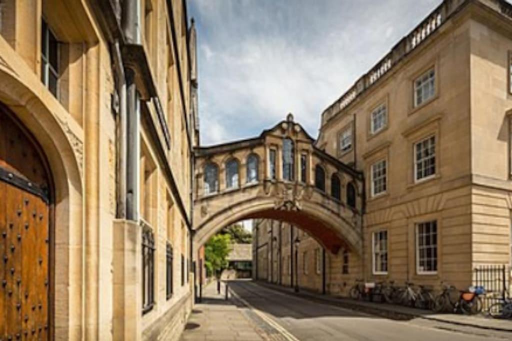 Modern 1-Bed Apartment, Plus Parking, Near Oxford And The Jr エクステリア 写真