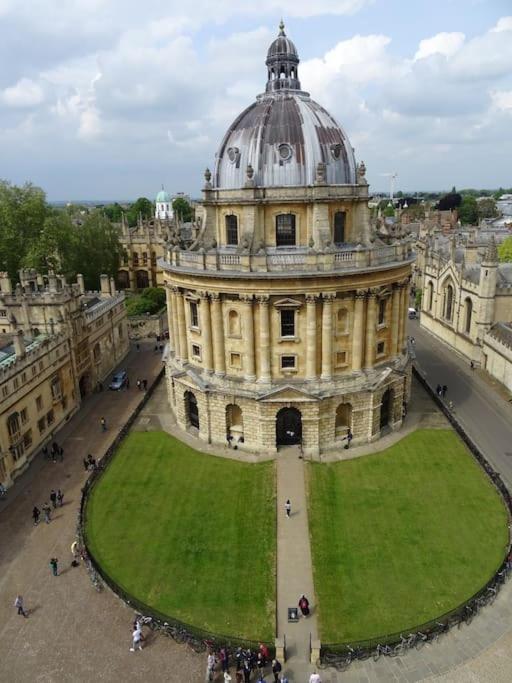 Modern 1-Bed Apartment, Plus Parking, Near Oxford And The Jr エクステリア 写真