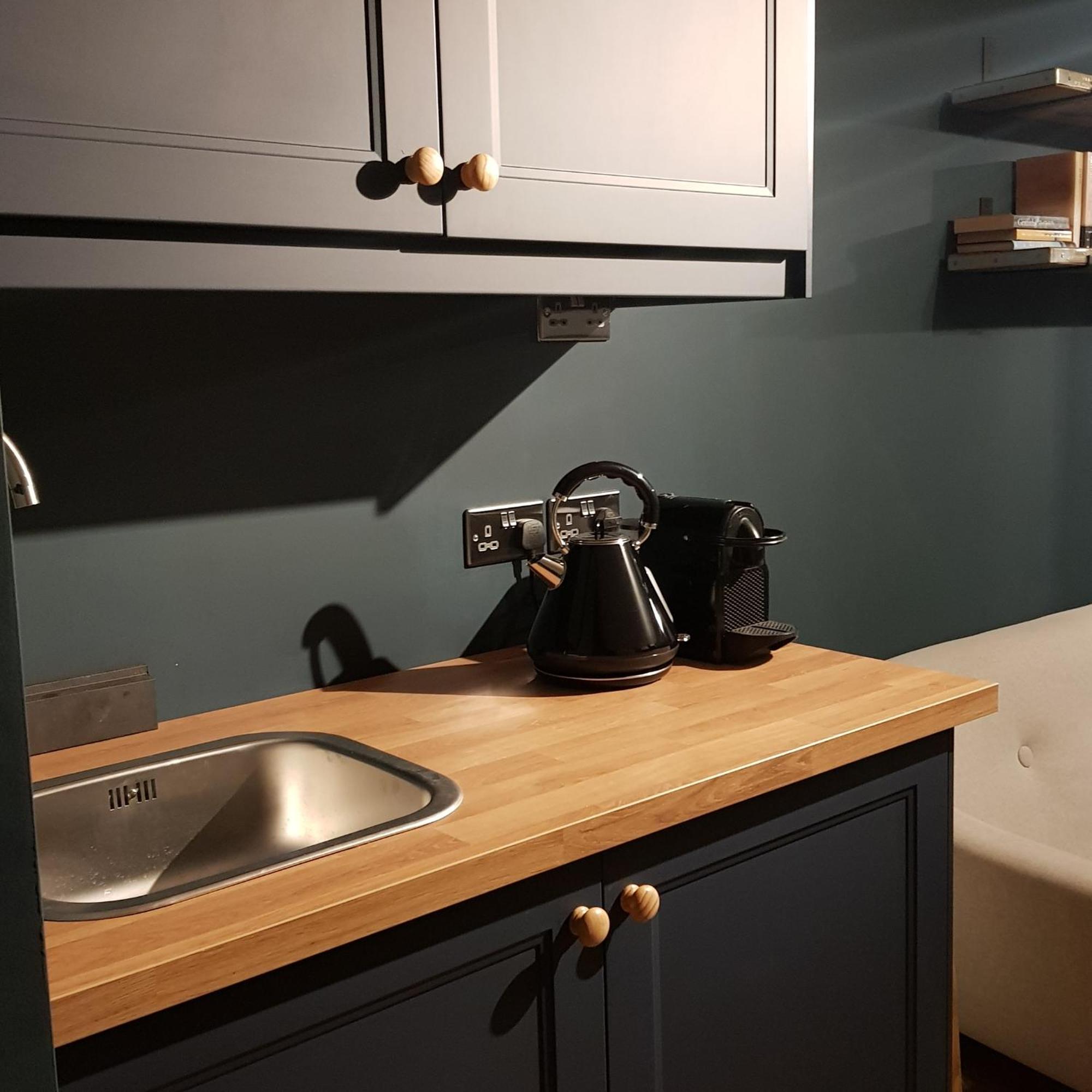 Modern 1-Bed Apartment, Plus Parking, Near Oxford And The Jr エクステリア 写真