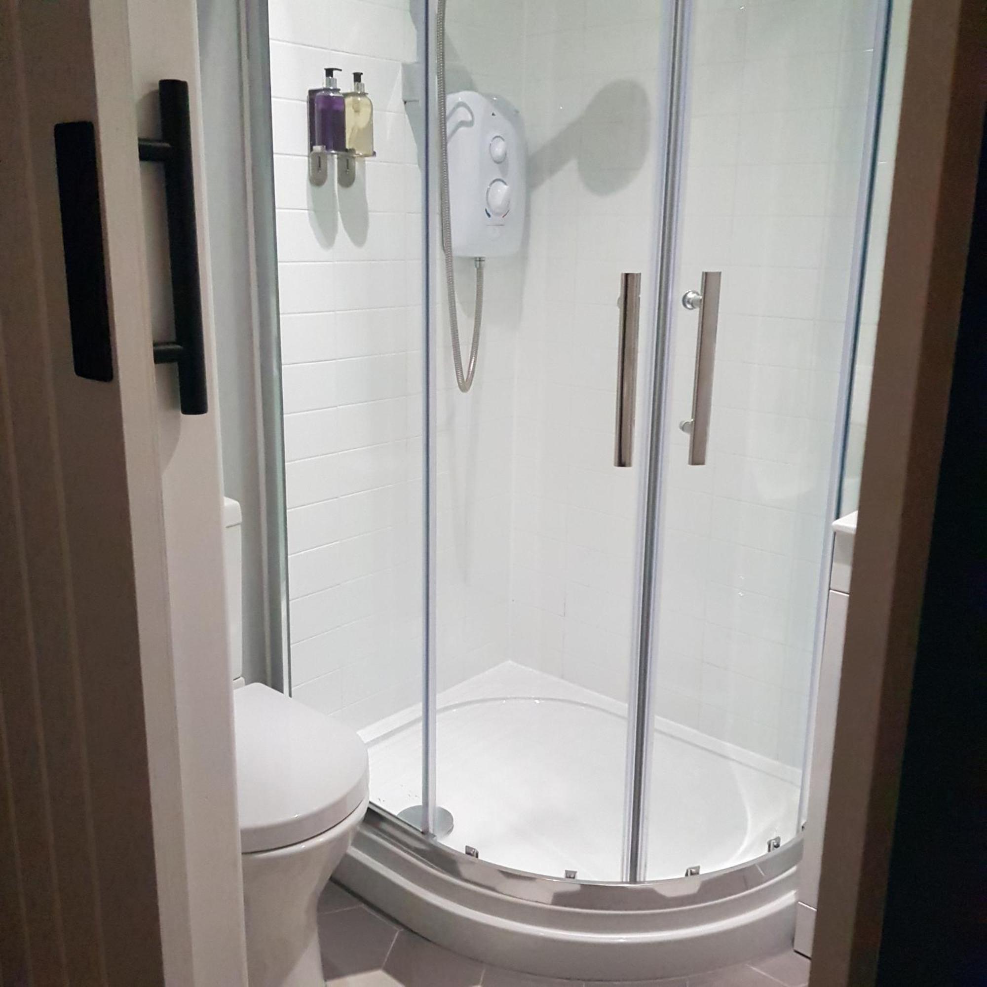 Modern 1-Bed Apartment, Plus Parking, Near Oxford And The Jr エクステリア 写真
