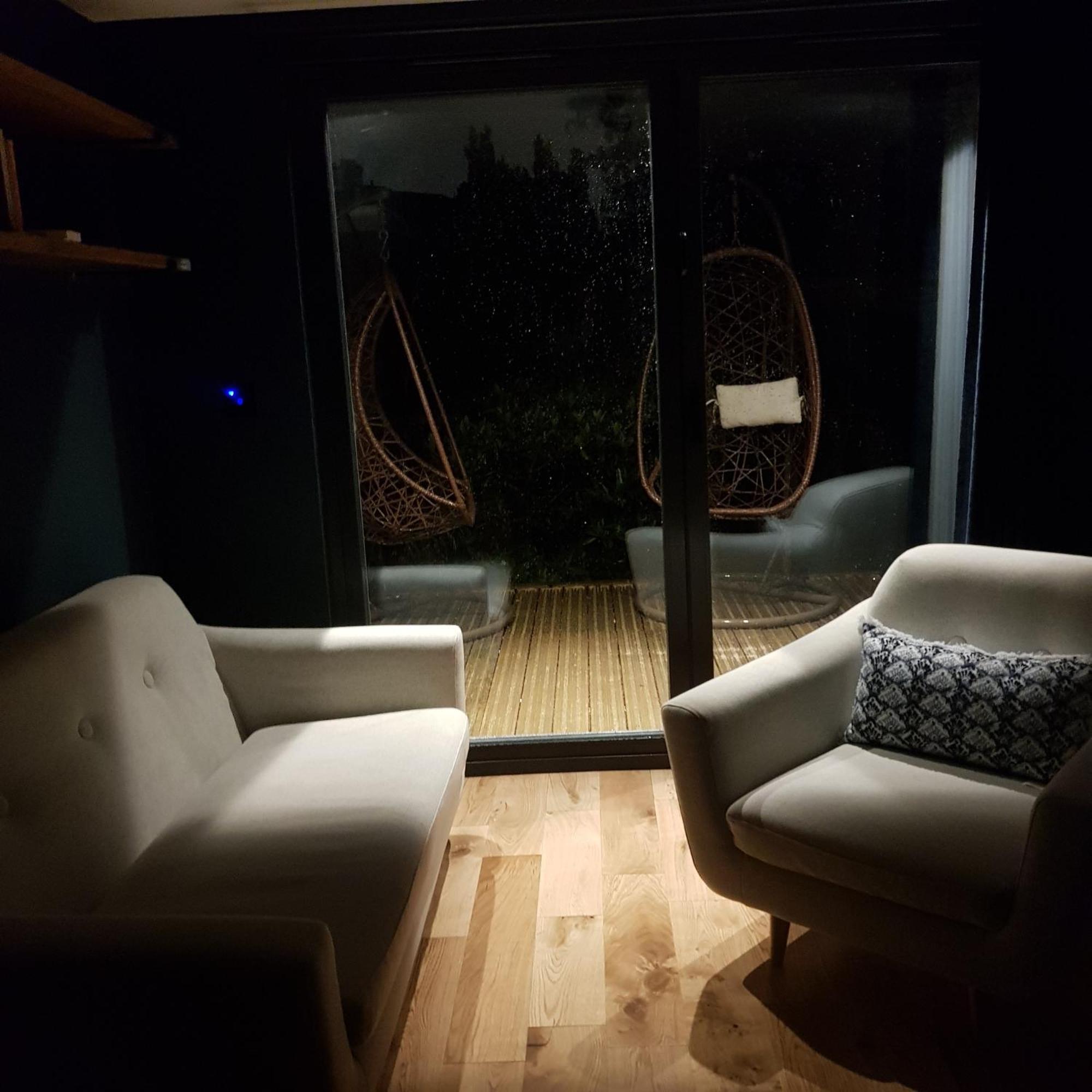 Modern 1-Bed Apartment, Plus Parking, Near Oxford And The Jr エクステリア 写真